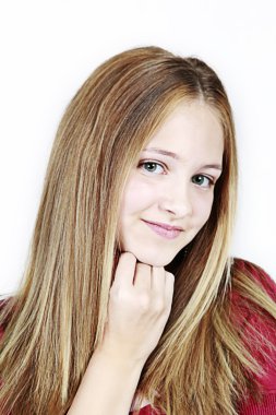 Stüdyo poz içinde genç kız