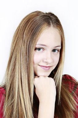 Stüdyo poz içinde genç kız