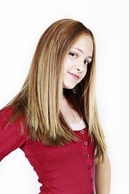 Stüdyo poz içinde genç kız