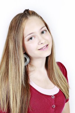 Stüdyo poz içinde genç kız