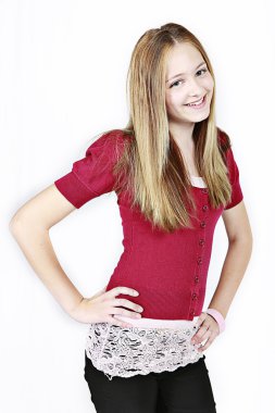 Stüdyo poz içinde genç kız