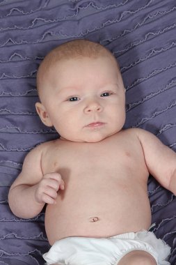 sevimli küçük bebek kız