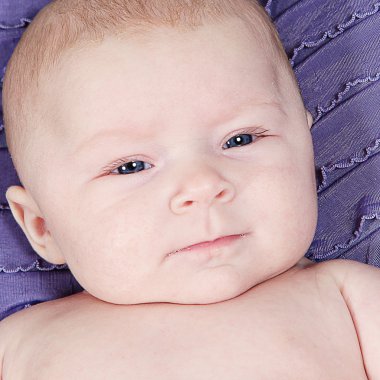 sevimli küçük bebek kız