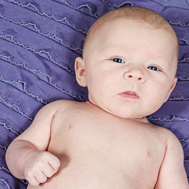 sevimli küçük bebek kız