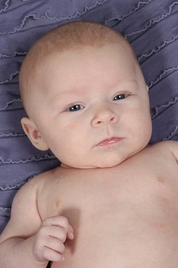 sevimli küçük bebek kız