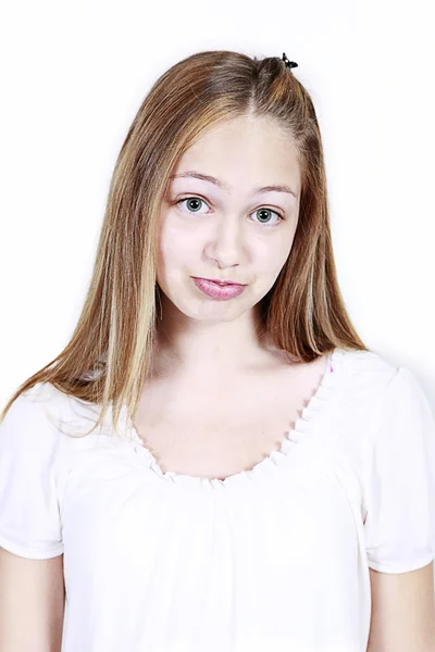 Menina em estúdio posando — Fotografia de Stock