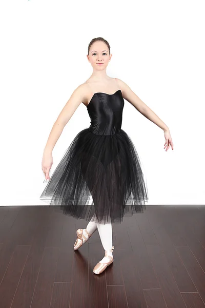 Ballerina che danza in studio — Foto Stock