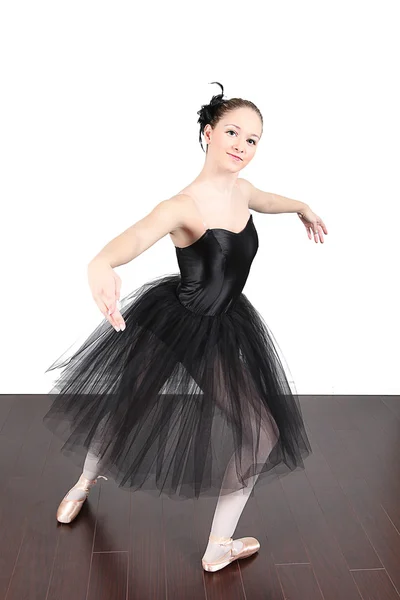 Bailarina dançando em estúdio — Fotografia de Stock