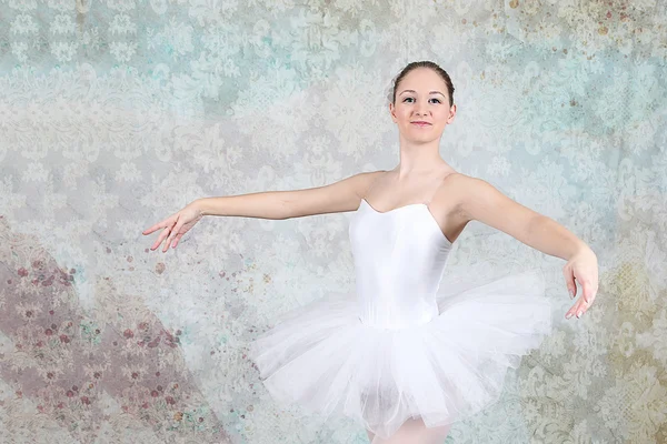 Ballerina dancing in studio — Stock Photo, Image