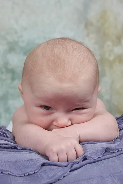 Adorável bebê recém-nascido menina — Fotografia de Stock