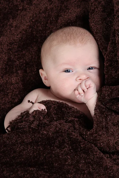 Kleine neugeborene Mädchen — Stockfoto