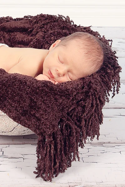 Baby boy sleeping on brown blanket — Stock Photo, Image