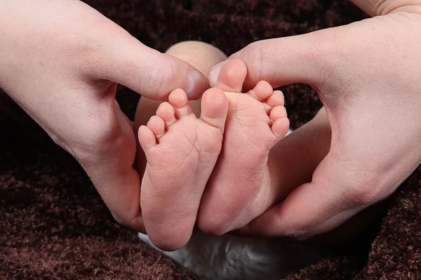 Bebé recién nacido pies — Foto de Stock