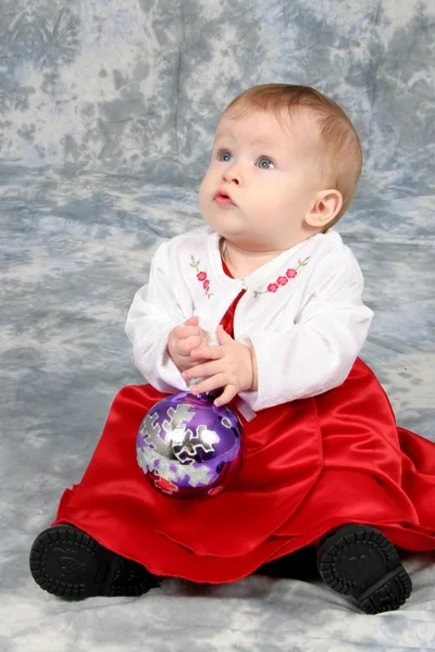 Menina bebê no vestido de Natal — Fotografia de Stock