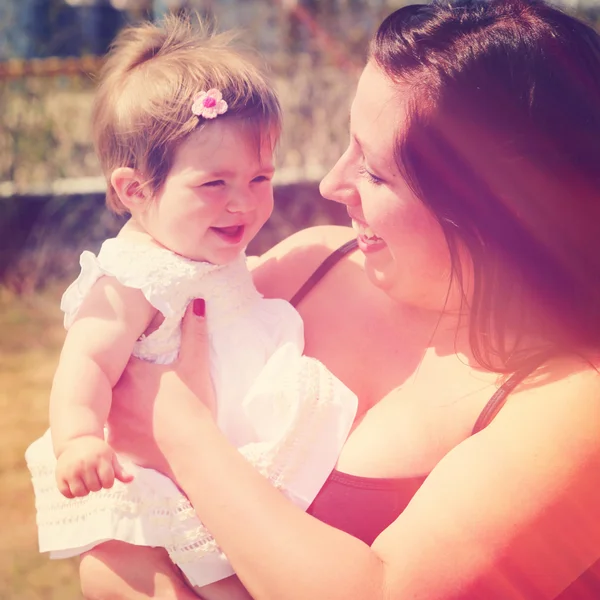 Mãe feliz e doughter — Fotografia de Stock