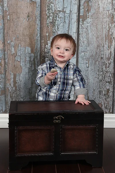 Little Boy  with wooden chest — Stock Photo, Image