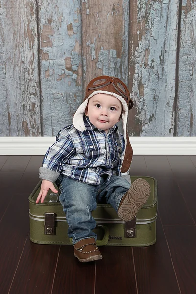 Ragazzino in casco aviatore — Foto Stock