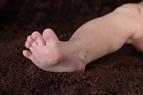 Pequeño pie de bebé recién nacido — Foto de Stock