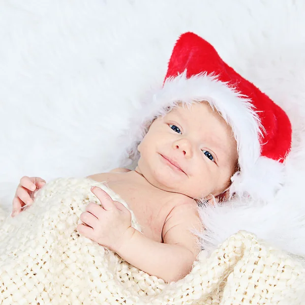 Menino no chapéu de Natal — Fotografia de Stock