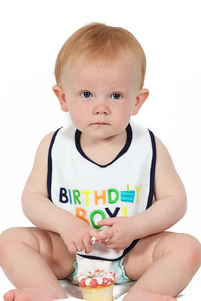 Little Birthday Boy con pastel — Foto de Stock