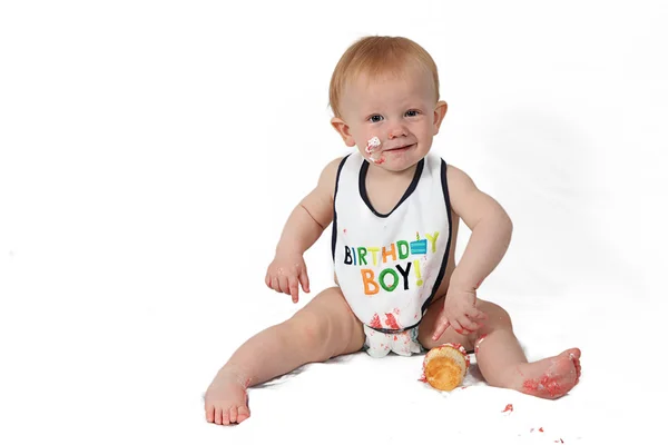 Little Birthday Boy con pastel — Foto de Stock