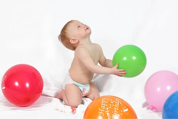 Liten pojke med ballonger — Stockfoto