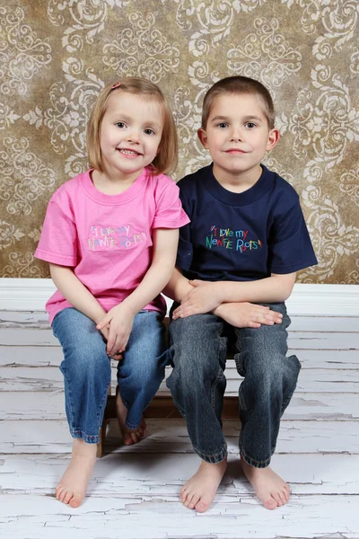 Little brother and Sister in studio — Stock Photo, Image