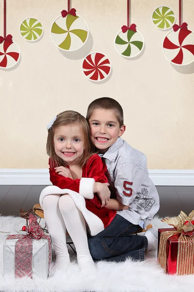 Happy girl with brother — Stock Photo, Image