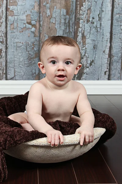 Ragazzino in posa in studio — Foto Stock