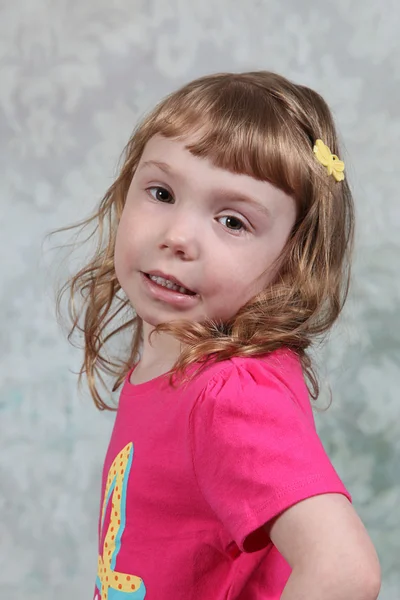 Menina posando em estúdio — Fotografia de Stock