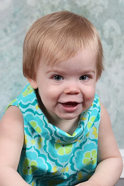 Niña sonriendo — Foto de Stock