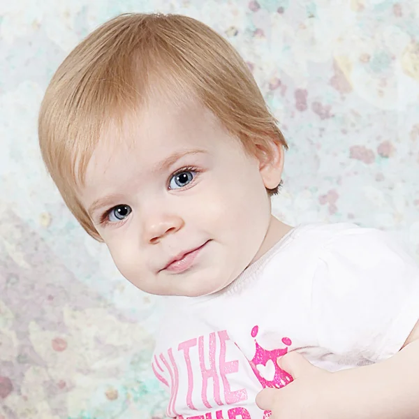 Bebê menina sorrindo — Fotografia de Stock