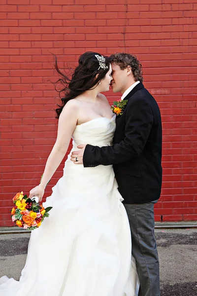 Noiva e noivo no dia do casamento — Fotografia de Stock