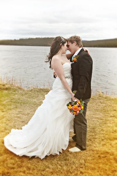 Casal de casamento no dia do casamento lá — Fotografia de Stock