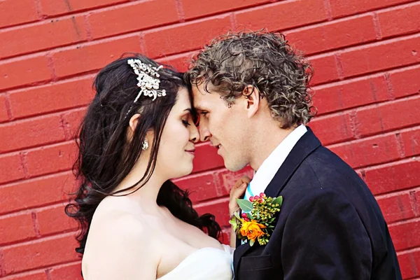 Svatební pár na tu svatební den — Stock fotografie