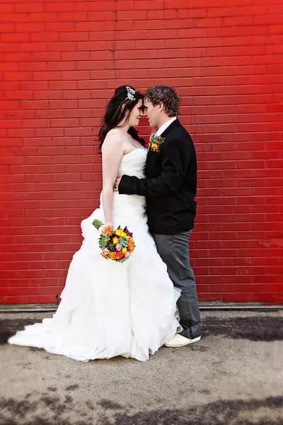 Casal de casamento no dia do casamento lá — Fotografia de Stock