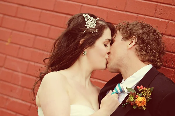 Coppia di nozze il giorno del matrimonio lì — Foto Stock