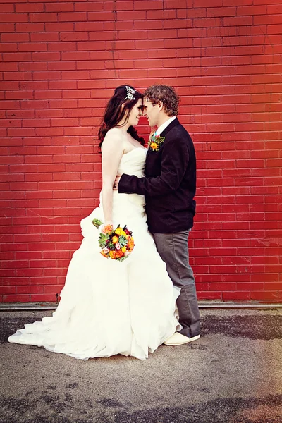 Coppia di nozze il giorno del matrimonio lì — Foto Stock