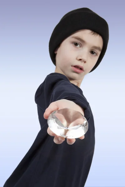 Маленький грабіжник тримає діамант — стокове фото