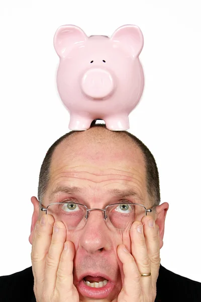 Деловой человек со свиным банком на макушке и руками на факсе — стоковое фото