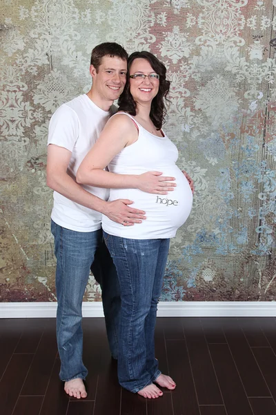 Casal em estúdio — Fotografia de Stock