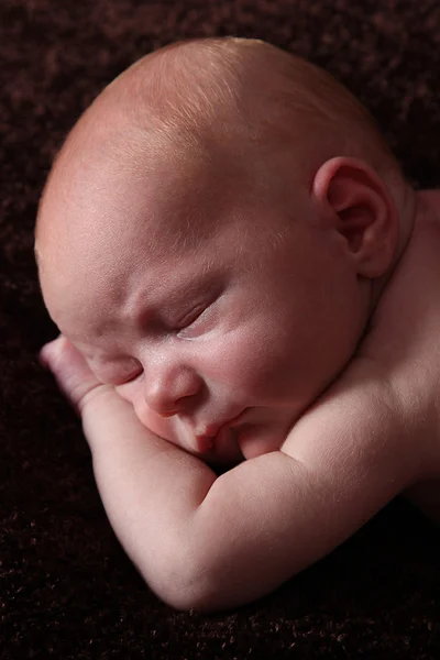 Niño recién nacido posando — Foto de Stock