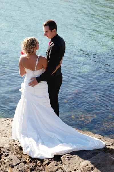 Bröllop - bruden och brudgummen — Stockfoto