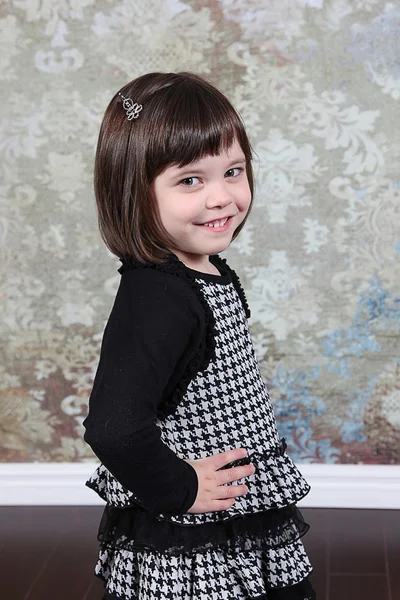 Little girl posing for photo — Stock Photo, Image