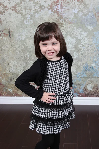Little girl posing for photo — Stock Photo, Image