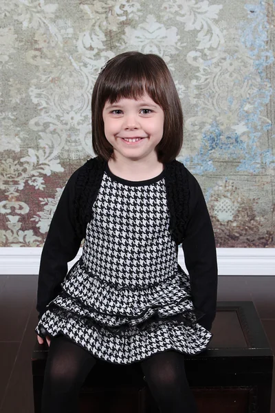 Little girl posing for photo — Stock Photo, Image