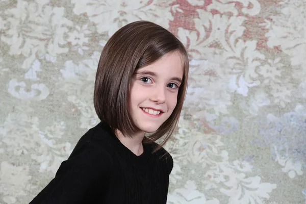 Little girl posing for photo — Stock Photo, Image