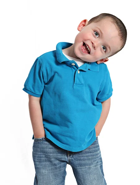 Niedlicher kleiner Junge posiert — Stockfoto