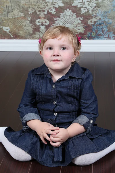 Girl sitting on her knees — Stock Photo, Image