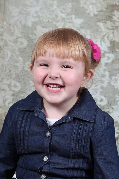 Menina sorrindo — Fotografia de Stock